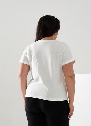Базовая женская футболка с загибом на рукавах10 фото