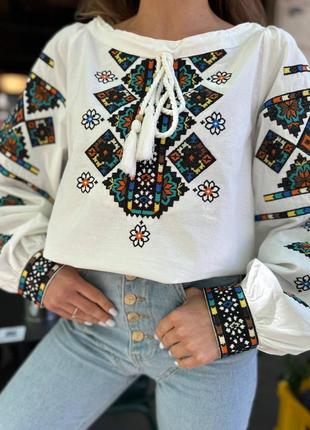 Жіноча стильна вишиванка з зав'язками, вишита сорочка, біла з українським орнаментом, блуза з вишивкою з довгим об'ємним рукавом в українському стилі
