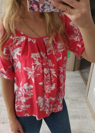 Легка красива блуза з бантом на спині