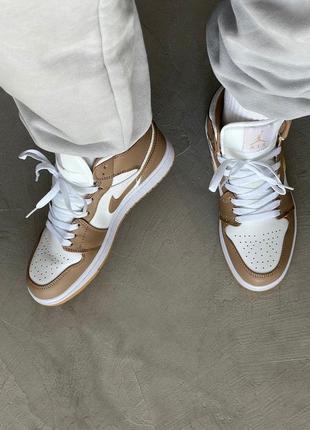 Женские кроссовки nike 1 retro beige