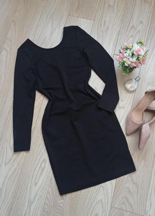 Класична базова чорна сукня