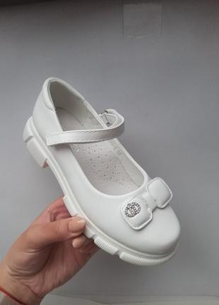 Туфлі білі дитячі лакові на липучці бантик для дівчинки
