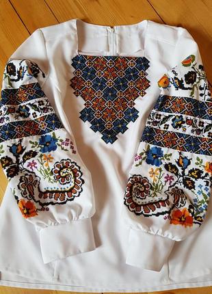 Жіноча вишиванка3 фото