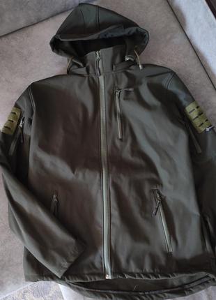 Демисезонная на флисе темно-зелёная курточка военная m-l2 фото