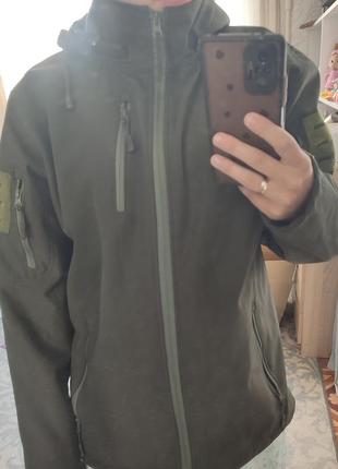 Демисезонная на флисе темно-зелёная курточка военная m-l6 фото