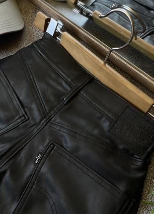 Шикарные палаццо клеш кожаные от львайс levi's оригинал черные на невысокий рост8 фото