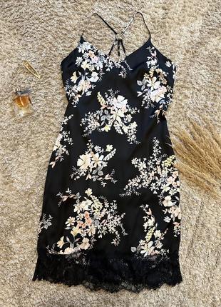 Шелковое платье на бретельках черное атласное платье миди с кружевом цветочное