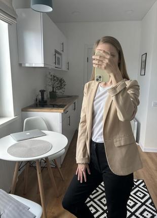 Бежевый пиджак h&m