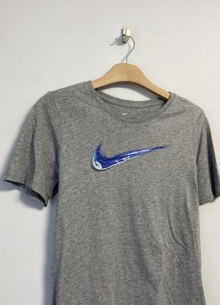 Nike жіноча оригінальна футболка4 фото