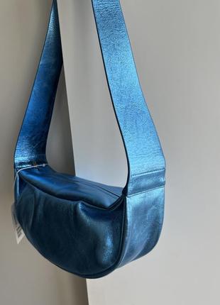 Нова шкіряна сумка бананка блискуча синя металік cos arket acne bimba y lola5 фото
