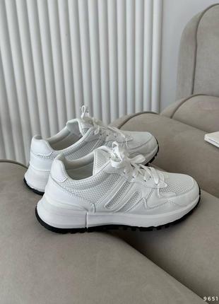Білі кросівки7 фото