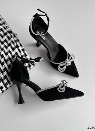 Черные женские туфли на шпильке каблуке с серебряным бантиком8 фото