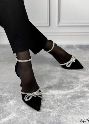 Черные женские туфли на шпильке каблуке с серебряным бантиком9 фото