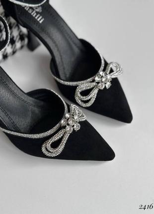 Черные женские туфли на шпильке каблуке с серебряным бантиком6 фото