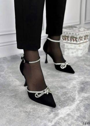 Черные женские туфли на шпильке каблуке с серебряным бантиком3 фото