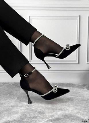 Черные женские туфли на шпильке каблуке с серебряным бантиком7 фото