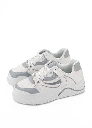 Біло-сіри кросівки на платформі3 фото