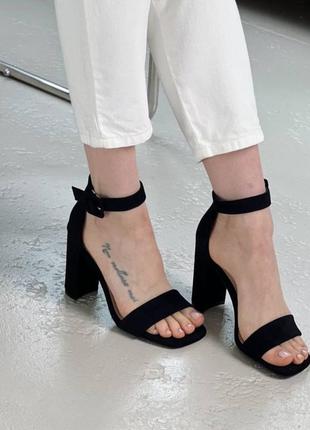 Элегантные женские босоножки на каблуке с ремешком квадратный блочный каблук черные с квадратным носком замшевые на каблуке босоножки