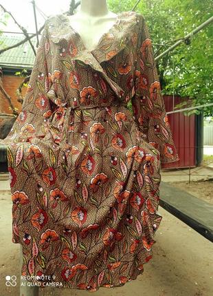 Красивое платье -халат на запах с воланами и поясом