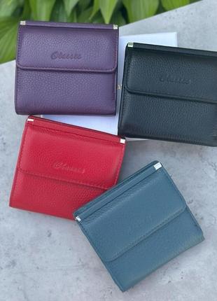 Практичні шкіряні гаманці в кольорах