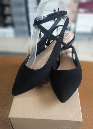 Мюлі corsocomo. 
жіночі м'які замшеві малі.
чорного кольору.  
розмір 37.