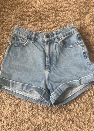 Джинсовые шорты