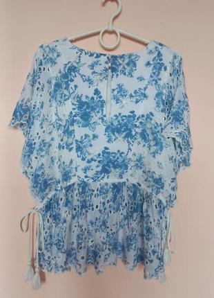 Белая в голубой цветочный принт праздничная блузка из прошвы, блуза из шия 50-52 р.7 фото