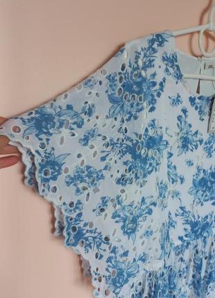 Белая в голубой цветочный принт праздничная блузка из прошвы, блуза из шия 50-52 р.3 фото