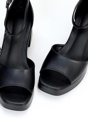 Модные женские кожаные черные босоножки на каблуке летние натуральная кожа лето6 фото