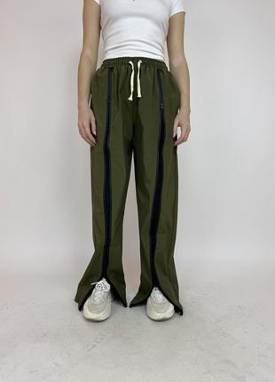 Широкие женские брюки нейлоновые riot division uniqlo широкие брюки