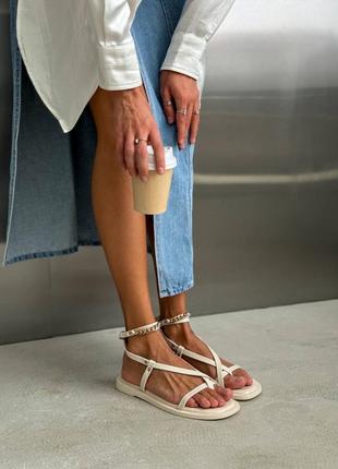 Босоніжки сандалі натуральна шкіра шкіряні бежеві нюд через пальчик з цепочкою2 фото