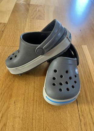 Шльопанці crocs