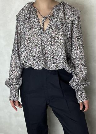 Очаровательная пышная блуза h&m в цветочный принт с воротником размер м свободный крой ворот волан романтическая