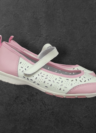 Шкіряні туфлі балетки мокасини весни, літо для дівчинки перфорація білі рожеві5 фото