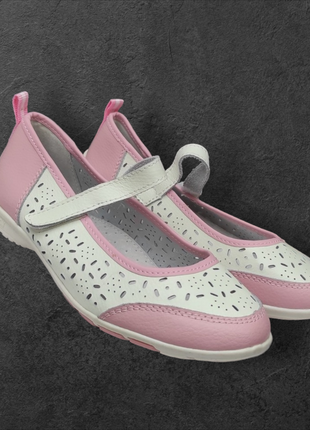 Шкіряні туфлі балетки мокасини весни, літо для дівчинки перфорація білі рожеві7 фото
