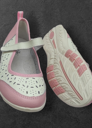 Шкіряні туфлі балетки мокасини весни, літо для дівчинки перфорація білі рожеві3 фото