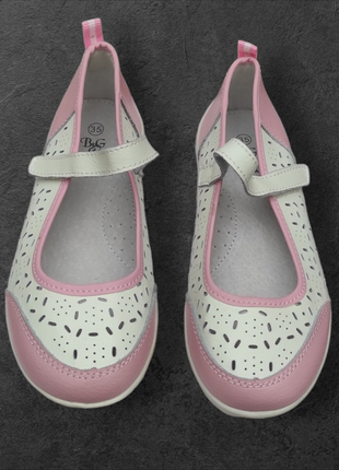 Шкіряні туфлі балетки мокасини весни, літо для дівчинки перфорація білі рожеві2 фото