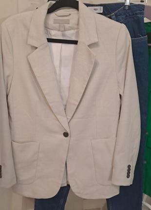 Прямой блейзер  пиджак модель с воротником, на контрасных пуговицах  с карманами и на атласной  подкладкe.  коллекция бренда h&м8 фото