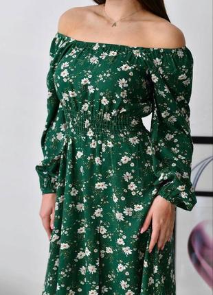 Платье миди из штапеля женское в цветочек крестьянка приталенное талия на резинке с рукавами фонариками бежевое розовое чёрное голубое зелёное5 фото