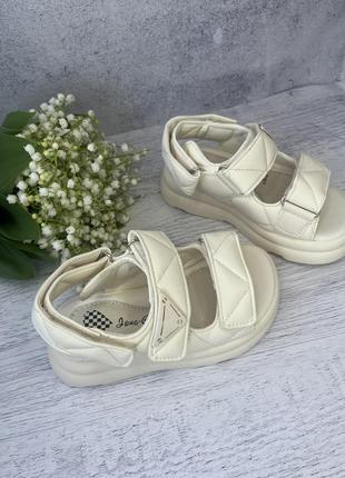 Босоножки сандалии для девочки молочного цвета2 фото