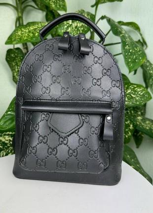 Женский мини рюкзак сумка стиль gucci с тиснением черный, маленький рюкзачок