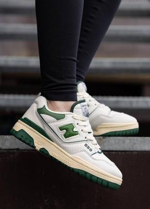 Жіночі білі кросівки new balance 550 white green