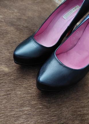 Класичні чорні брендові туфлі човники. іспанія.3 фото