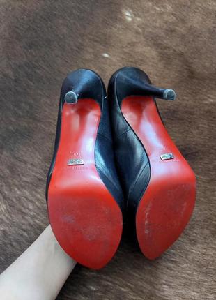 Класичні чорні брендові туфлі човники. іспанія.4 фото