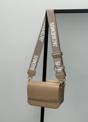 Женская сумка в стиле jacquemus le carinu dark beige.