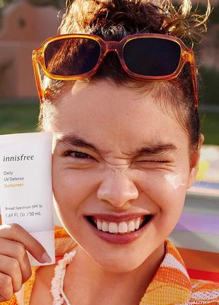 Сонцезахисний крем із сучасними хімічними фільтрами innisfree daily uv defense sunscreen spf 369 фото