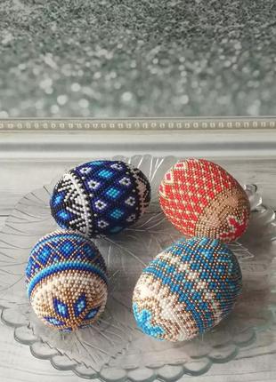 Сувенирные крупнокодные яйца из бисера украинская писка