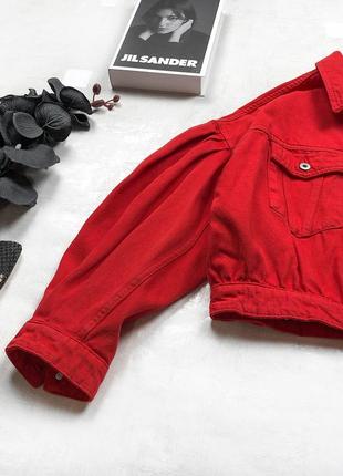 Шикарный ультрамодный джинсовый oversized пиджак трендового красного цвета с пышными рукавами5 фото