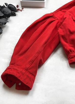 Шикарный ультрамодный джинсовый oversized пиджак трендового красного цвета с пышными рукавами7 фото