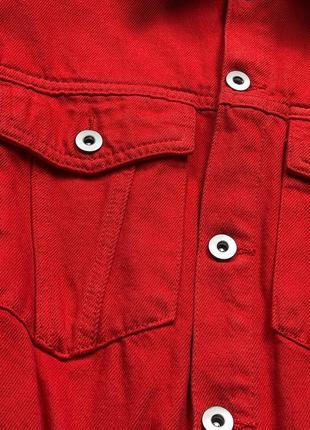 Шикарный ультрамодный джинсовый oversized пиджак трендового красного цвета с пышными рукавами6 фото